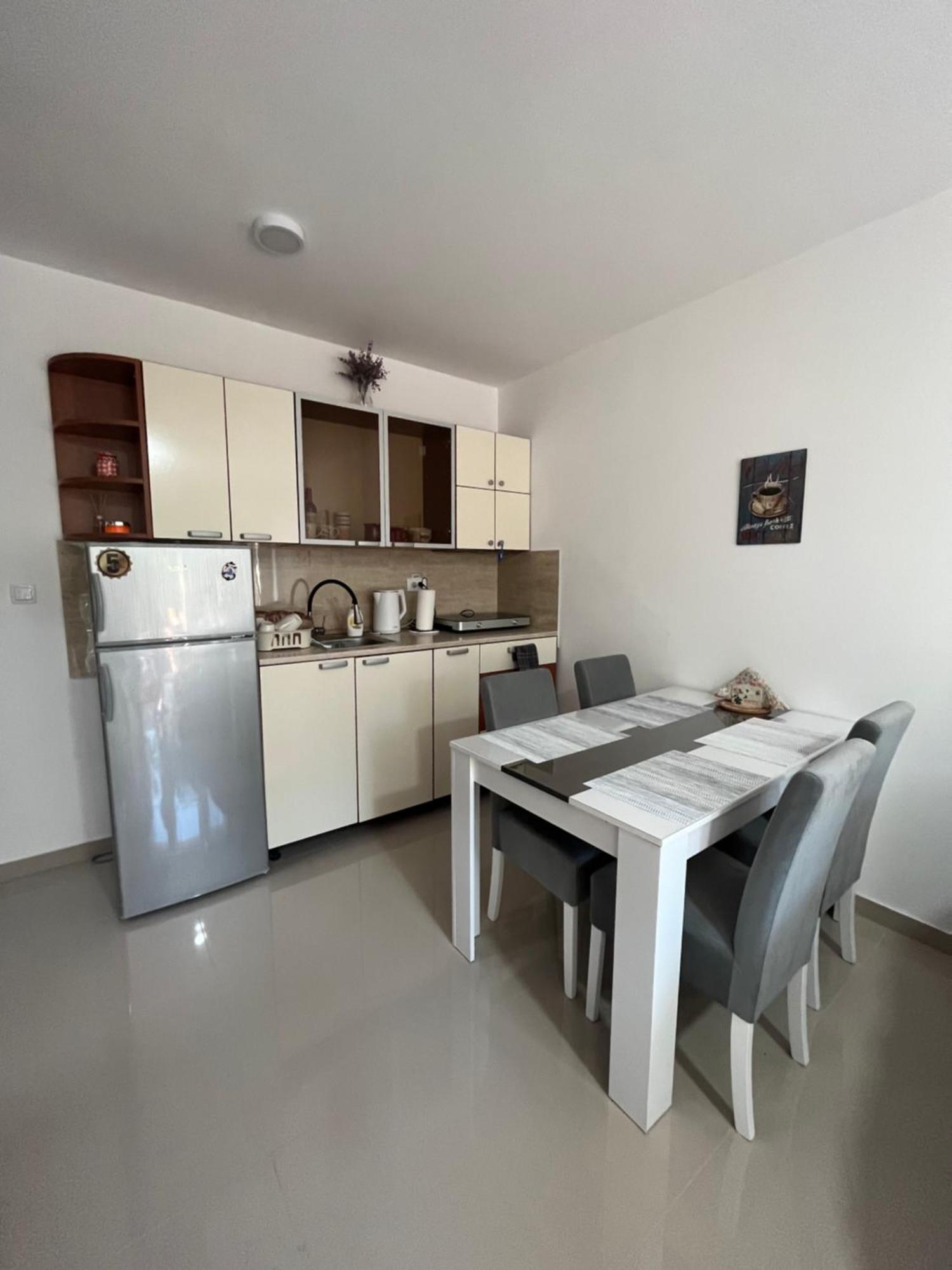 Apartman Miletic Ostrovo ภายนอก รูปภาพ